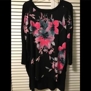 Gorgeous pink floral front top, back is solid black. Honeyme brand!
